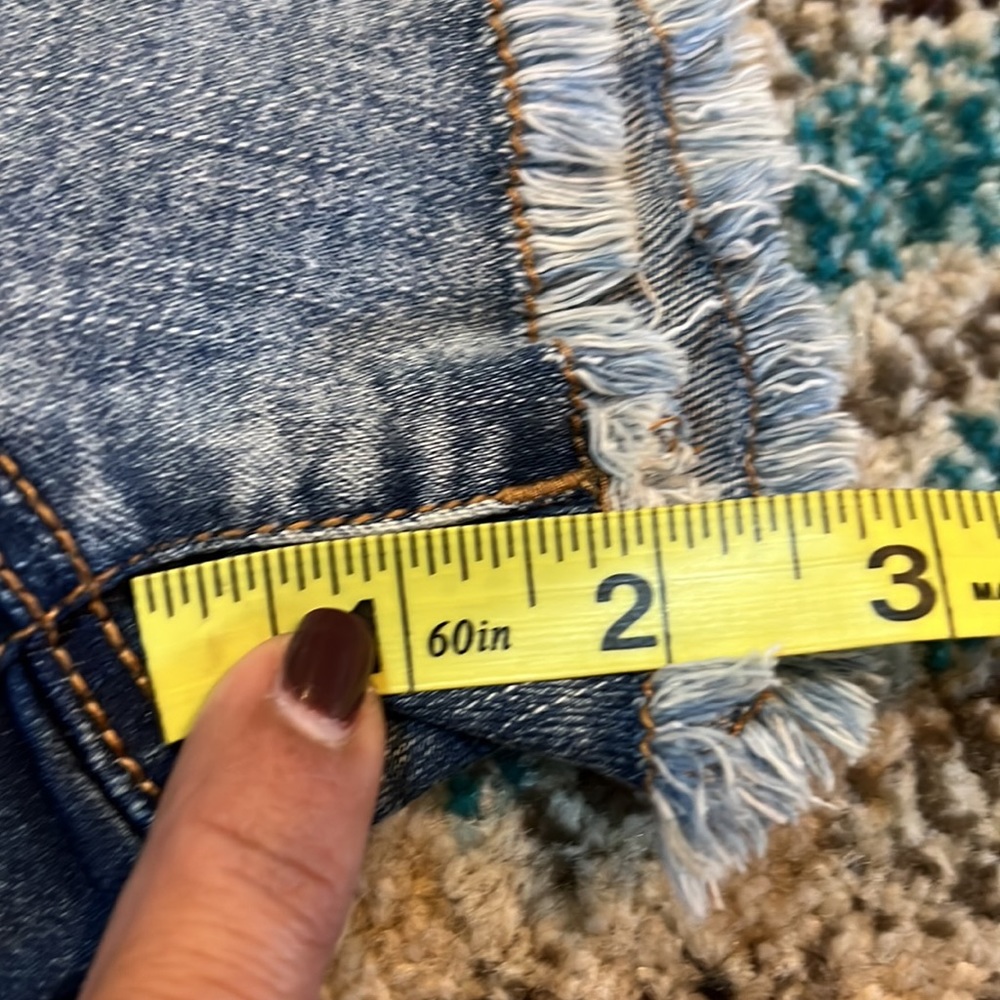 High rise Short Shorts with lace appliqué - Picture 8 of 8